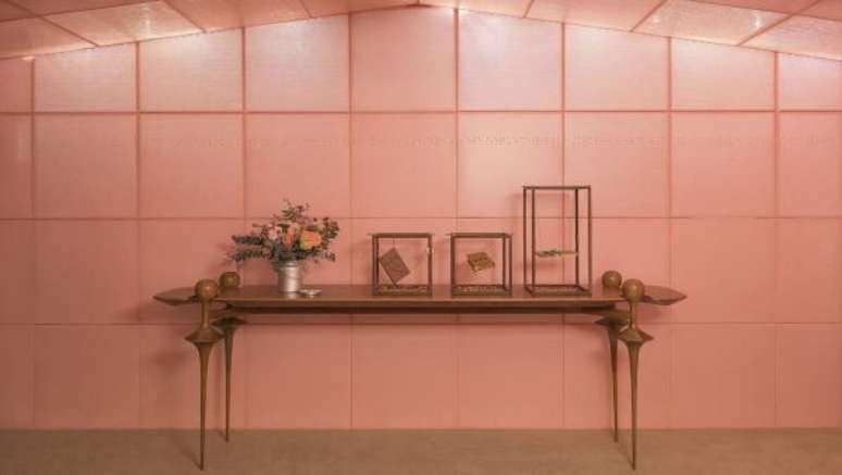 56. Aparador para corredor de ferro &ndash; Via: Casa Cor