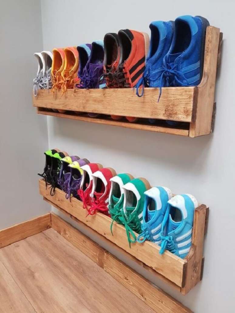 8. Organize os sapatos com a prateleira de pallet. Fonte: Pinterest