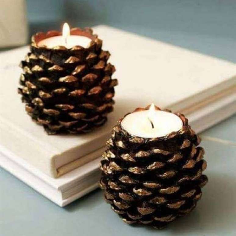 56. Pinha de Natal decoradas com velas – Foto: Artesanatop