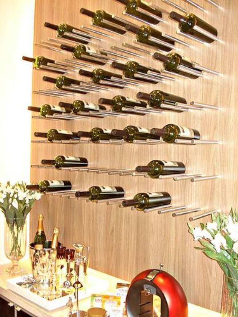 53. Suporte para adega de parede &ndash; Via: Mundo das Tribos