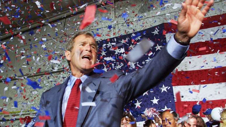 George W Bush celebra na Flórida sua vitória na eleição presidencial em 2000