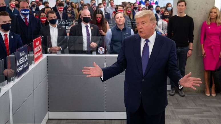 Trump j&aacute; afirmou que recorreria &agrave; Suprema Corte para anular os votos depositados pelo correio