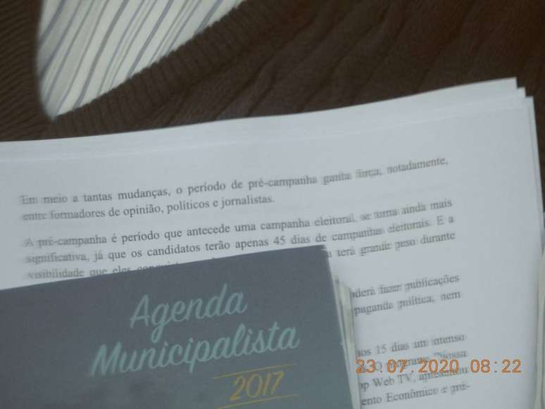 Foto mostra texto levado a reunião com ex-secretário acusado de comprar fake news em jornal de Amparo, no interior de SP