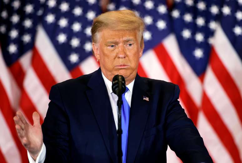 Trump est&aacute; questionando os votos pelo correio 
04/11/2020
REUTERS/Carlos Barria