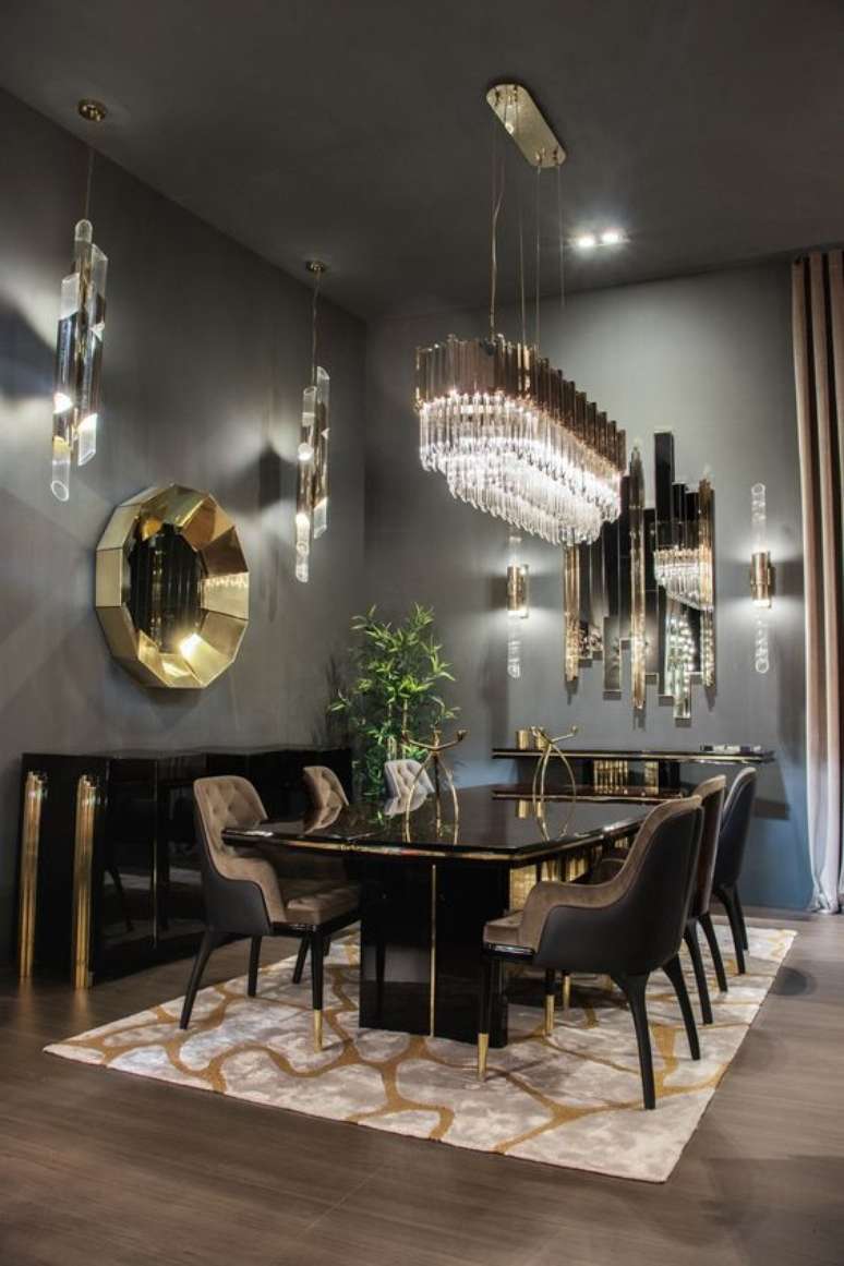 7. Mesa de jantar preta na sala de luxuosa – Via: World News