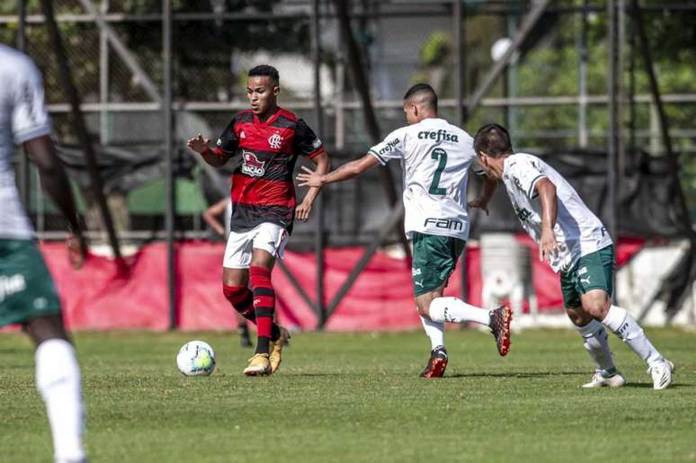 Flamengo bate Palmeiras nos pênaltis e conquista o Brasileirão Sub-20