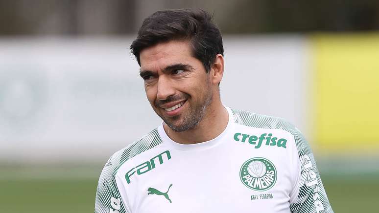 Abel Ferreira já comandou o primeiro treino no Palmeiras