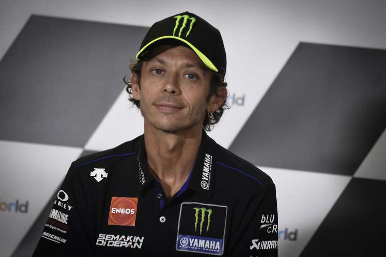 Valentino Rossi ainda est&aacute; positivo para Covid-19 