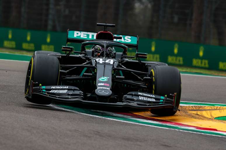 Hamilton, 44: até a cor do carro ele conseguiu mudar dentro da Mercedes.