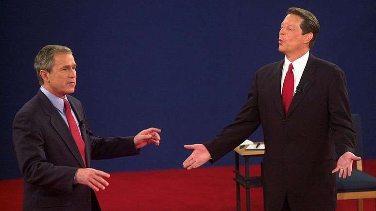 George W. Bush (à esquerda) enfrentou Al Gore na eleição presidencial de 2000