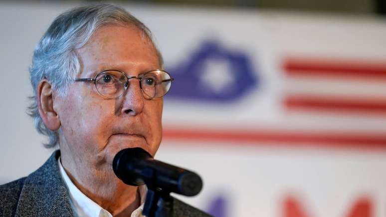 Senador republicano Mitch McConnell, atual l&iacute;der da maioria na casa, se reelegeu