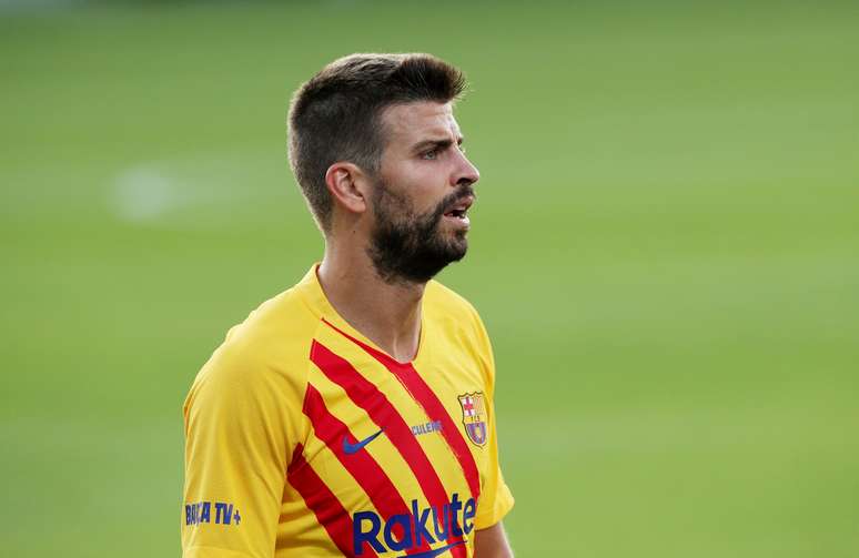 Barcelona confirma lesão grave no joelho de Piqué12/09/2020 REUTERS/Albert Gea