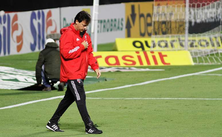 Fernando Diniz lamentou os erros defensivos da equipe