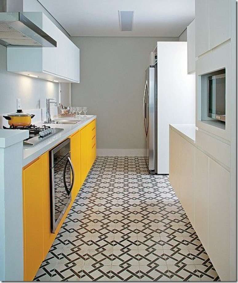 8. Armário de cozinha amarelo e branco – Via: Reciclar e Decorar