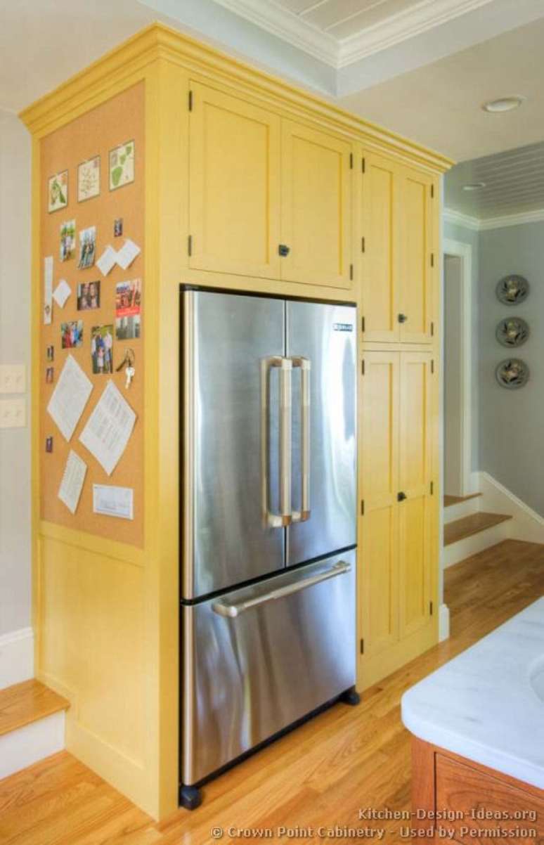 15. Armário de cozinha amarelo claro – Via: Kitchen Design