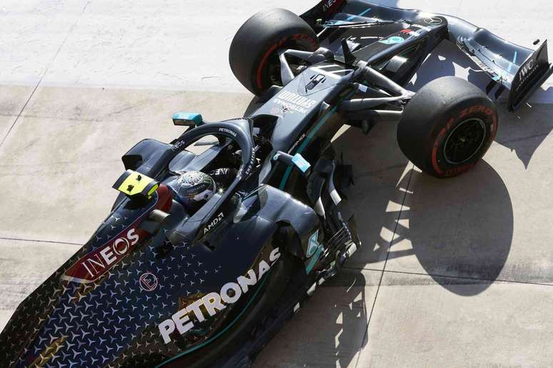 A Mercedes adotou a cor preta na temporada 2020 
