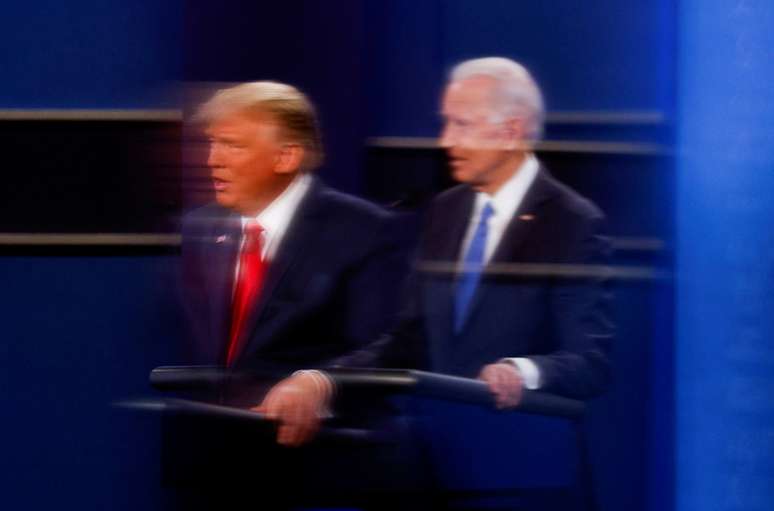 Donald Trump e Joe Biden durante debate em Nashville
22/10/2020 REUTERS/Mike Segar