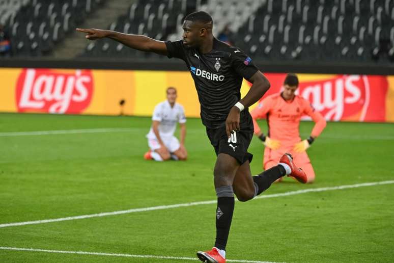 Marcus Thuram em ação na Alemanha (Foto: Ina Fassbender / AFP)