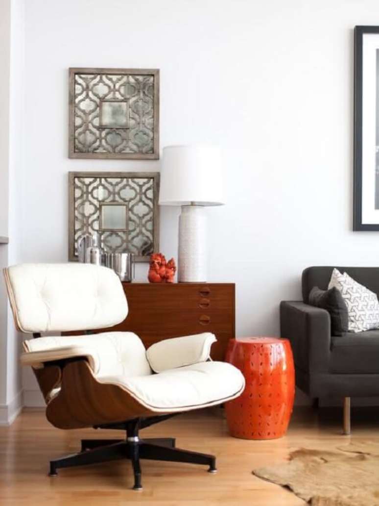 15. Espelho quadrado com detalhes de madeira. Fonte: Pinterest