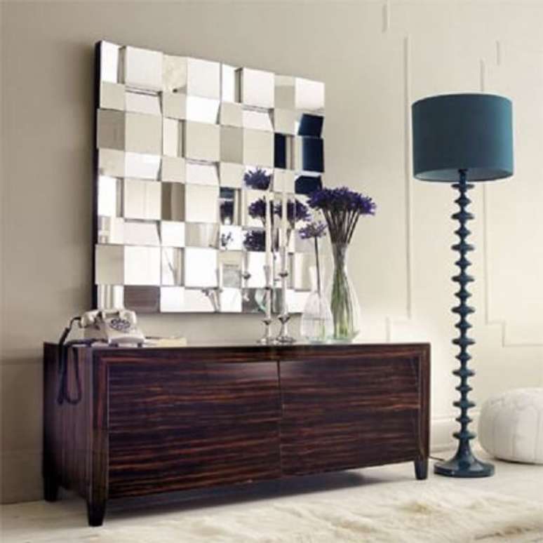 27. Espelho quadrado grande decorativo para sala. Fonte: Pinterest