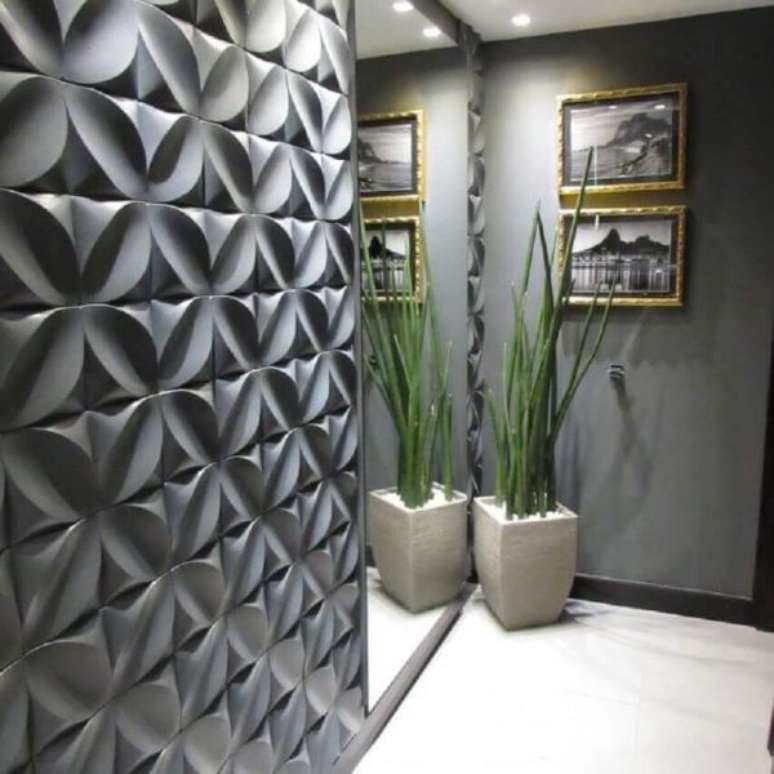 13. Revestimento 3D para sala com parede espelhada na entrada – Via: Revista VD