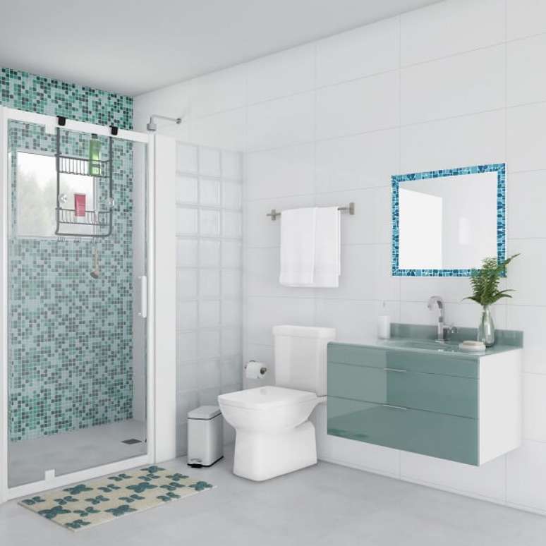 29. Modelo de espelho quadrado para banheiro com moldura em mosaico azul. Fonte: Pinterest