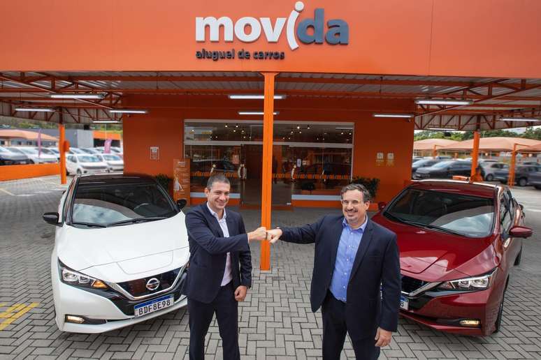 Nissan Leaf chega à frota da Movida com 50 unidades. Na foto, os presidentes da Movida e da Nissan.