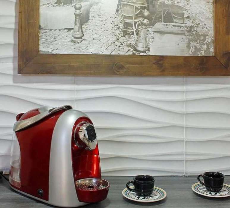 28. Revestimento 3D para sala com cantinho de café – Via: Admirato