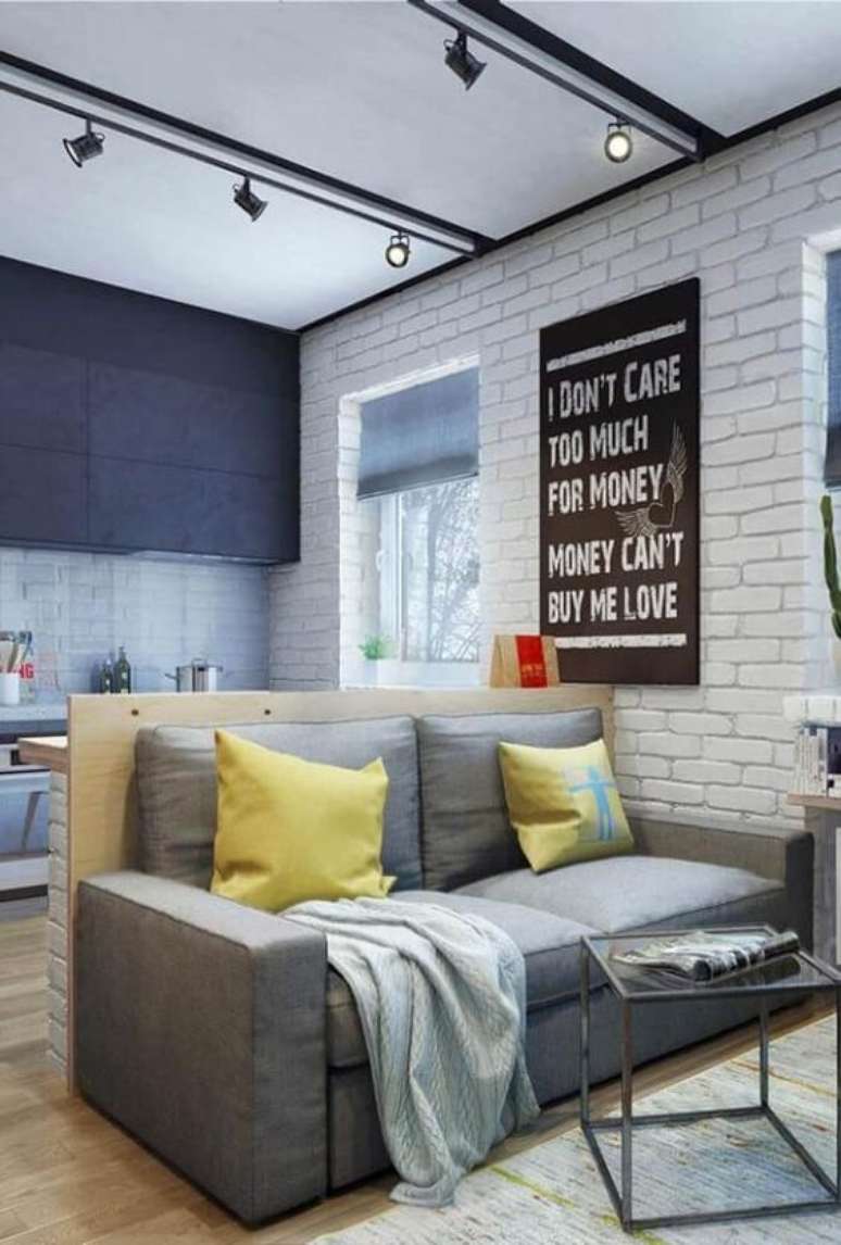 42. Revestimento 3D para sala de estar com tijolinho branco – Via: Revista VD