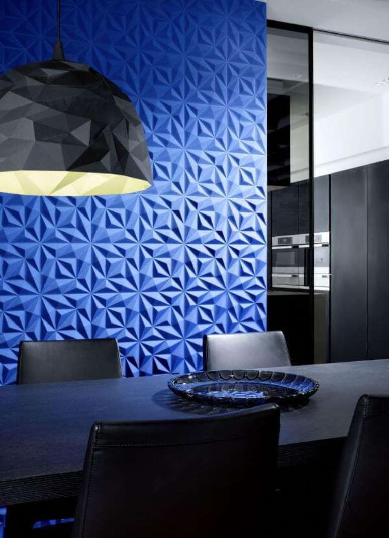 44. Revestimento 3D para sala de jantar azul – Via: Pinterest