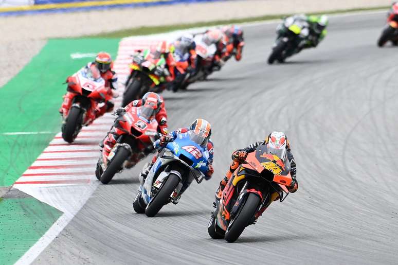 MotoGP quase não rodou com pista seca em Valência 