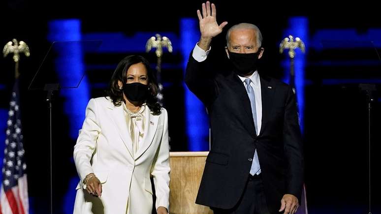 Joe Biden e Kamala Harris, em discurso que comemorou a vitória da dupla para comandar os EUA