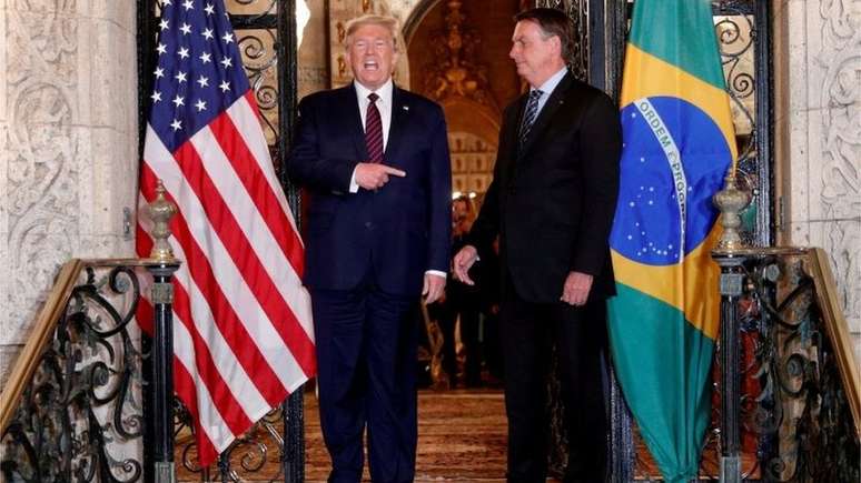 Tom Shannon opina que 'foi um erro' o presidente Bolsonaro basear a relação bilateral na proximidade pessoal com Trump