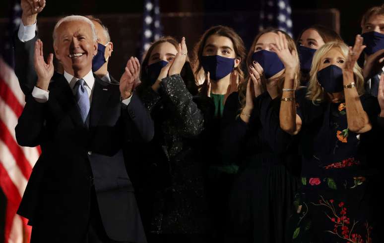 Joe Biden e sua fam&iacute;lia celebram elei&ccedil;&atilde;o em Wilmington. REUTERS/Jonathan Ernst/File Photo