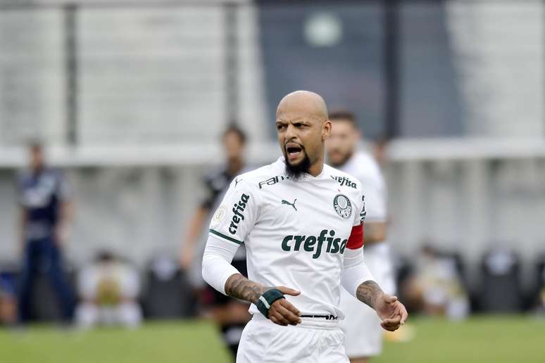 O jogador Felipe Mello do Palmeiras durante a partida entre Vasco e Palmeiras ,válido pelo Campeonato Brasileiro 2020 Série A. Realizado no estádio São Januário, na cidade do Rio de Janeiro, RJ, Neste Domingo (08). 