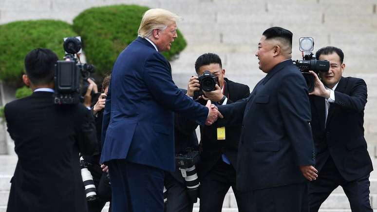 Trump se reuniu com Kim Jong-un e se tornou o primeiro presidente americano a entrar na Coreia do Norte