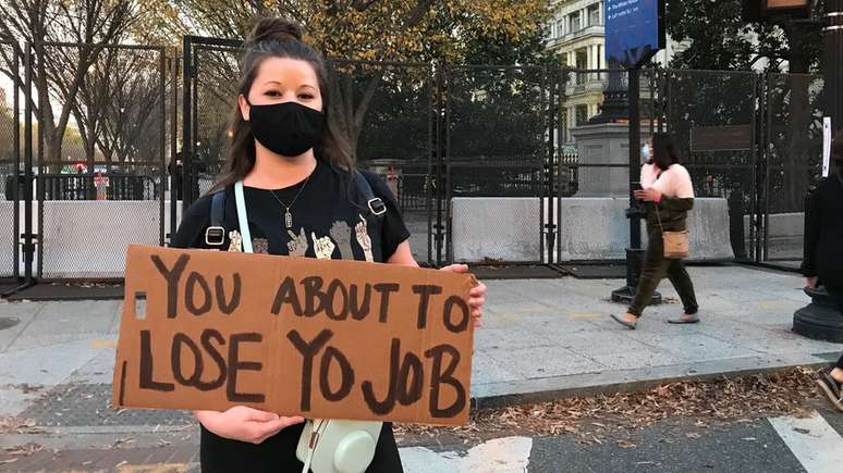 Cr&iacute;ticos do presidente sa&iacute;ram &agrave;s ruas no s&aacute;bado para manifestar cr&iacute;ticas a Trump e celebrar a vit&oacute;ria de Biden