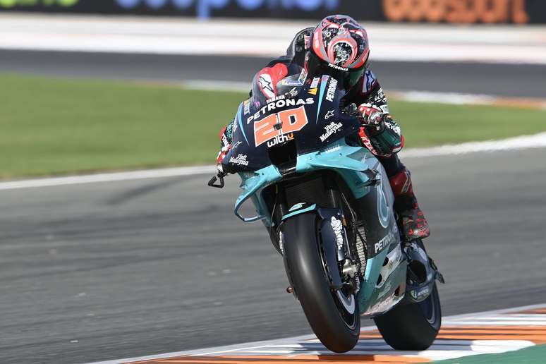 Fabio Quartararo caiu ainda nos primeiros metros da corrida de domingo 