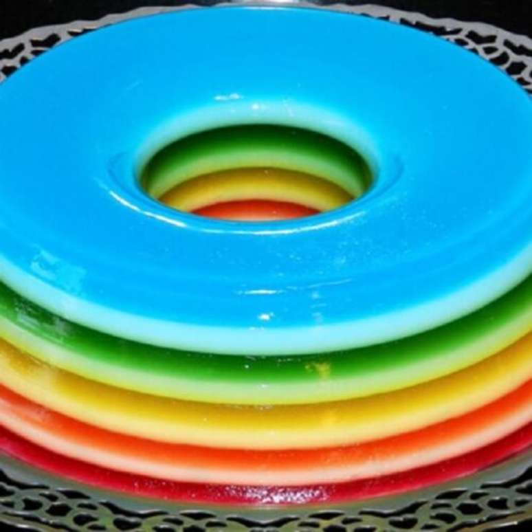 Coloque em pr&aacute;tica as dicas de como fazer gelatina colorida em camadas