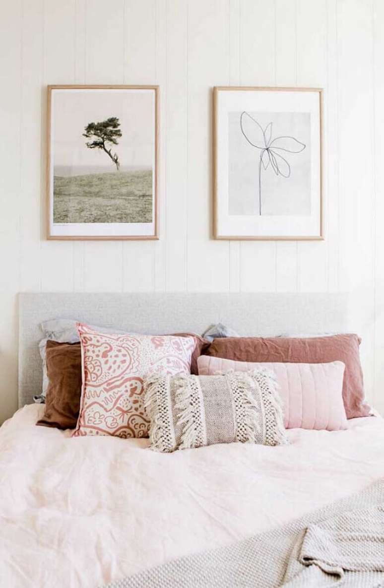 10. Decora&ccedil;&atilde;o clean com quadros para quarto feminino &ndash; Foto: Jeito de Casa