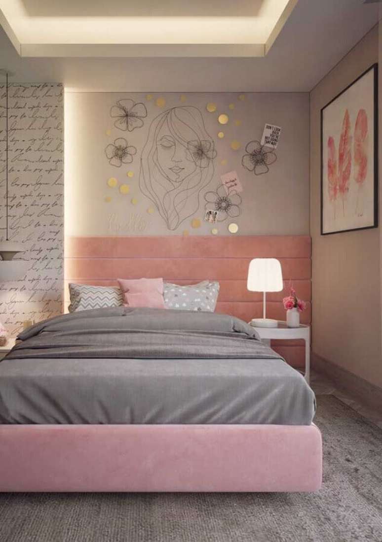 26. Decoração moderna com quadros para quarto jovem feminino cinza e rosa – Foto: Apartment Therapy