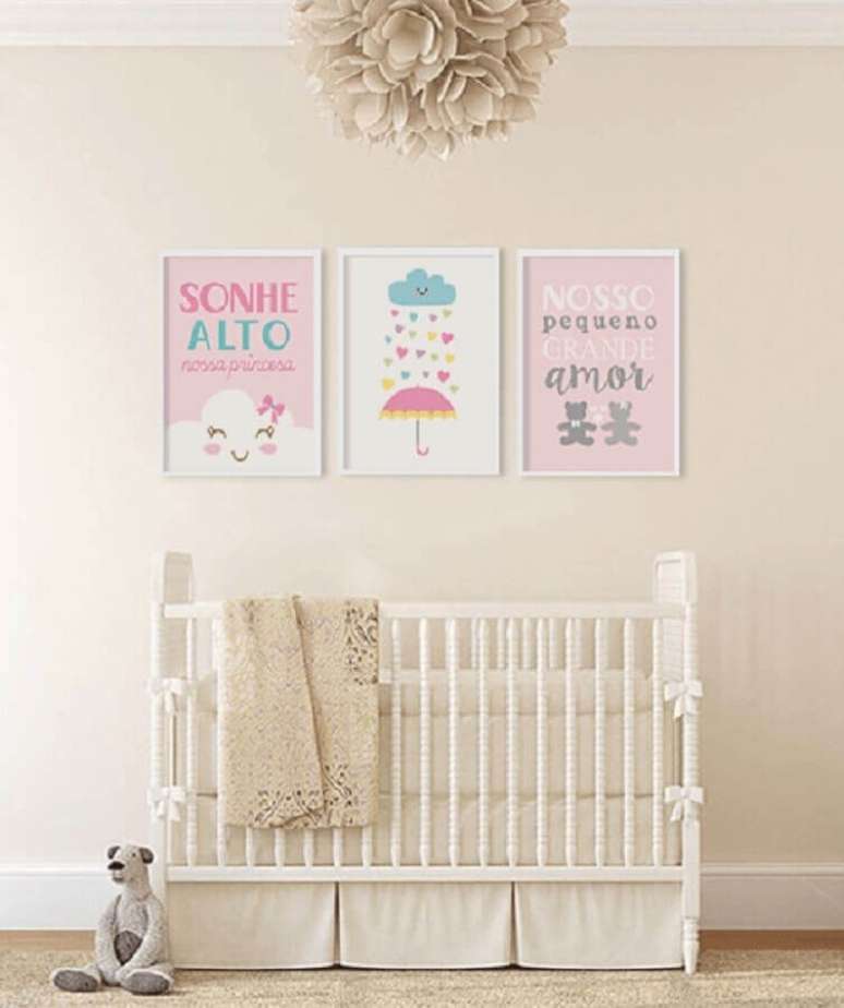 32. Decoração clean com quadros para quarto de bebê feminino rosa claro – Foto: Top Quadros