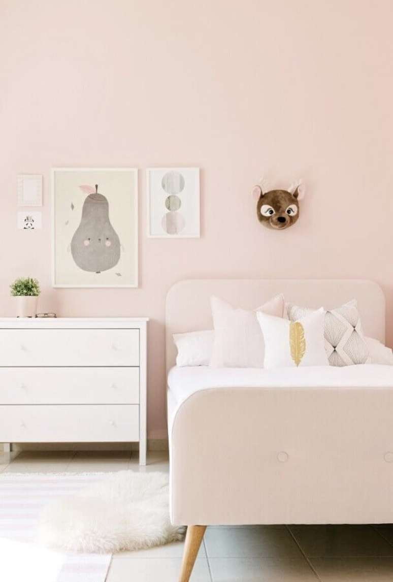 8. Quadros para quarto infantil feminino decorado em tons de rosa claro &ndash; Foto: Jeito de Casa