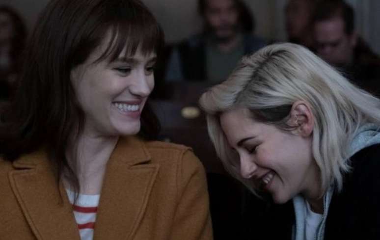 Kristen Stewart e Mackenzie Davis irão protagonizar um casal no filme 'Happiest Season'
