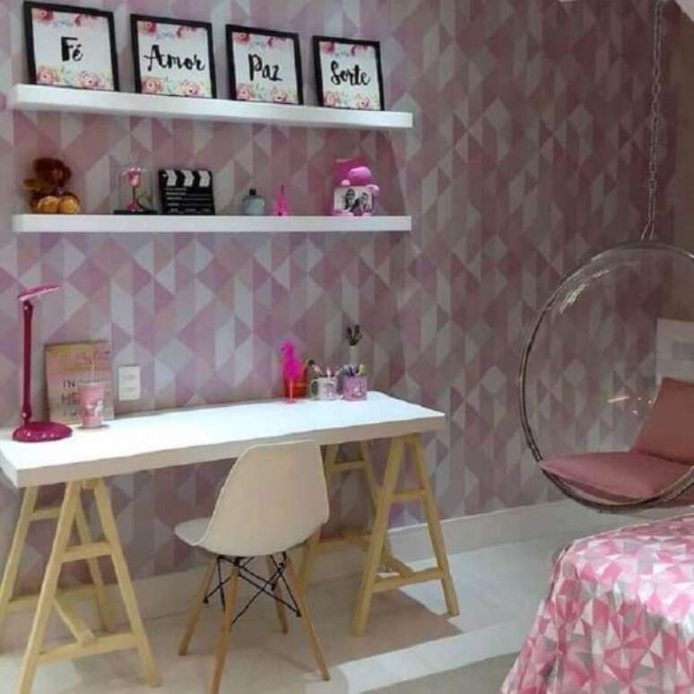 27. Decora&ccedil;&atilde;o quadros coloridos delicados para quarto feminino. Fonte: Pinterest