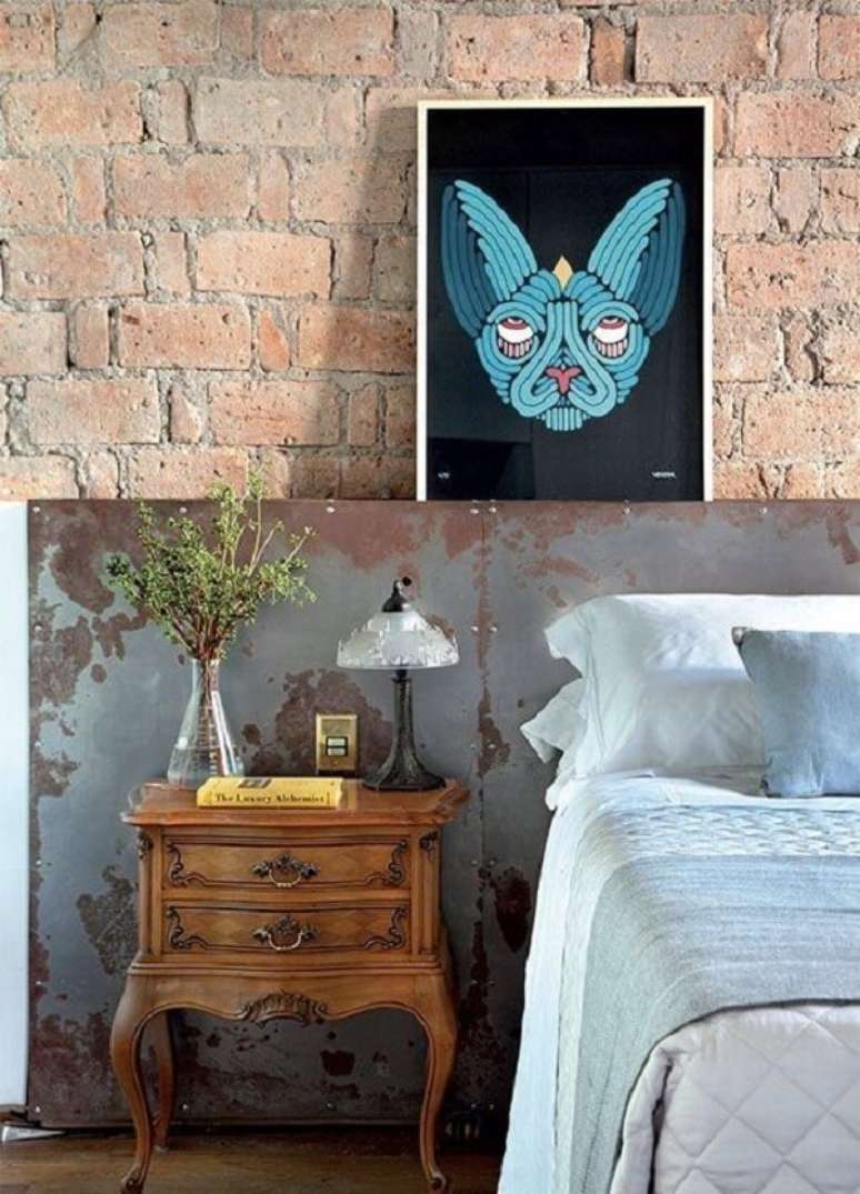 44. O estilo industrial pode ganhar uma vers&atilde;o mais descontra&iacute;da com quadro colorido. Fonte: Pinterest
