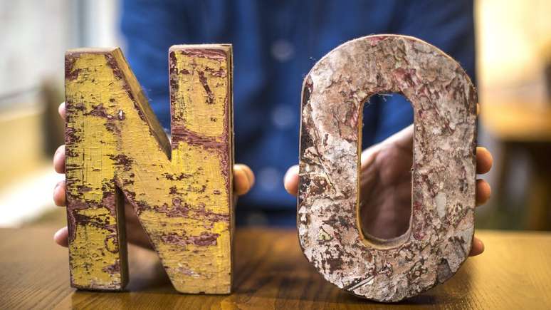 Letras formando 'n&atilde;o' em ingl&ecirc;s