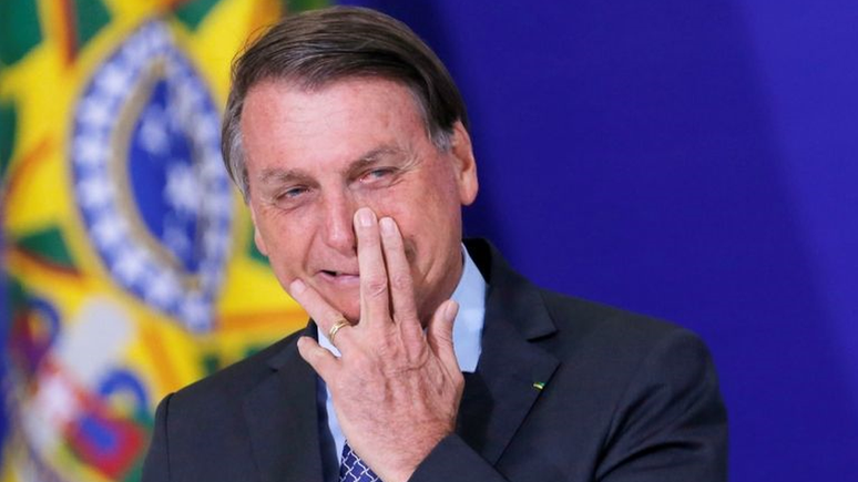 'Morte, invalidez, anomalia. Esta &eacute; a vacina que o D&oacute;ria queria obrigar a todos os paulistanos tom&aacute;-la', escreveu Bolsonaro em rede social