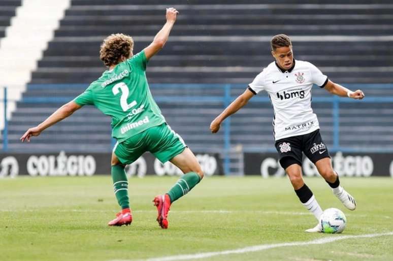 Léo Santos em ação na goleada do Corinthians sobre a Chapecoense (Foto: Rodrigo Gazzanel/Ag. Corinthians)