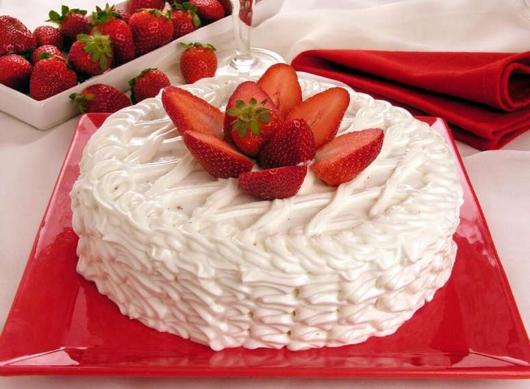 Guia da Cozinha - 9 varia&ccedil;&otilde;es de glac&ecirc; para apostar nas receitas doces